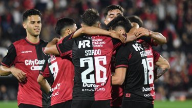 Con tres expulsados, Newell&#8217;s venció a Central Córdoba en el cierre de la Copa de la Liga