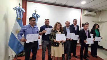 La Junta Electoral Municipal -JEM- realizó la entrega de diplomas a las autoridades electas (Foto: Andrea Vazquez)