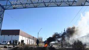Reclamo de trabajadores en Parque Industrial de Roca: llegó la conciliación y se frenaron los despidos
