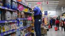 Imagen de El impuesto a las Ganancias golpearía más a los trabajadores de supermercados en Neuquén: qué impacto esperan