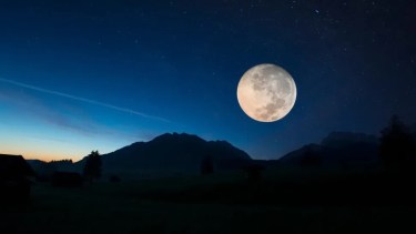 La primera luna llena de agosto se podrá ver este martes a las 20:31. Archivo.