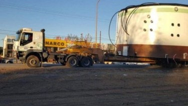 Atención en Rutas 22 y 17 por el traslado de tanques vacíos, entre Plaza Huincul y Añelo