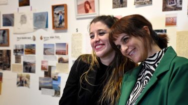 Delfina Filloy y Natalia Navia, creadoras de la instalación (Re)volver, ubicada en la Sala Saraco de Neuquén.