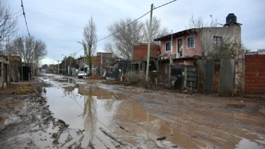 La AIC informó que hoy aumentará el caudal del río Limay, aguas abajo de Arroyito. Foto: Matías Subat.