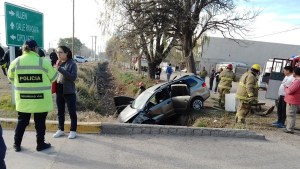Murió el conductor de la camioneta que cayó en el canal de riego en Fernández Oro