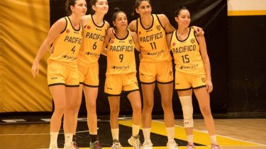 Mayoría de neuquinas con Bosque (6), Astorga (11) y Soto (15) y refuerzos de calidad, Paoli y Frete. Esa era la idea para la próxima temporada, pero....(Archivo Matías Subat)