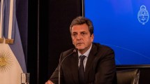 Imagen de Tras la devaluación y la disparada del “blue”, Massa busca frenar traslado a precios y recomponer ingresos