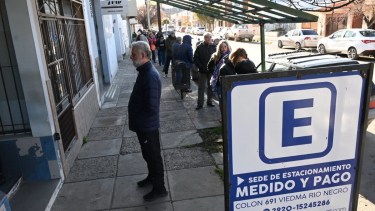 Una larga fila se formó durante las primeras horas de la mañana. Foto: Marcelo Ochoa.