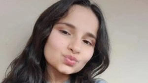 Una adolescente murió tras sacar la cabeza del colectivo para saludar a sus amigos, en Brasil
