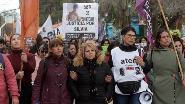 La marcha comenzó alrededor de las 17.30 en el centro de Neuquén. Foto: Oscar Livera.