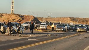 Choque contra un camión petrolero en la Autovía Norte: una mujer hospitalizada en Neuquén