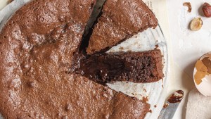 Paso a paso para hacer esta chocoveggie, una torta que marca tendencia