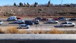Choque en cadena en la Ruta 7 complicó el tránsito hacia Neuquén: una camioneta de Salud implicada