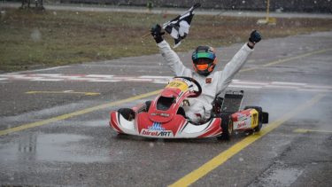 Dieguez festejó bajó la lluvia en la Isla Jordán. (Foto: Prensa Pro Kart)