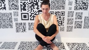 Carolina Kleine Samson, la artista neuquina que cuestiona el mundo digital