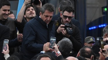 Massa esta tarde en Rosario, donde se esperaban anuncios pero no los hubo. (Foto Télam)