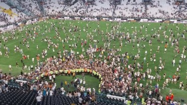 Impactante: los hinchas de Juventus protestaron por el posible fichaje de Lukaku