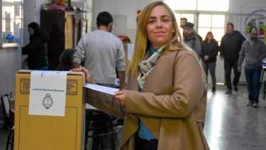 La intendenta de General Roca, María Emilia Soria ya emitió su voto. Foto Juan Thomes. 