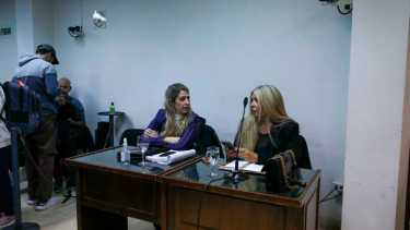 Busetti y Smith, abogadas defensoras de algunos prefectos acusados. Foto: Juan Thomes
