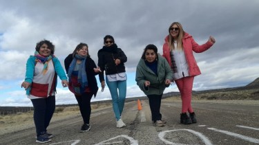 Docentes de Zapala que dan clases en la escuela de Aguada Florencio denuncian el mal estado de la ruta 40.
