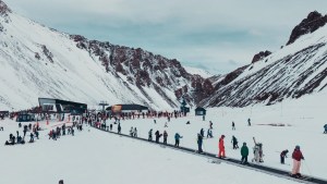El centro de esquí La Hoya lanzó una preventa para que compres los pases de invierno al mejor precio