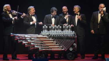 Les Luthiers segunda funcion estreno internacional de la obra "Más tropiezos de Mastropiero" autores Carlos López Puccio y Jorge Maronna completan el elenco Roberto Antier, Tomás Mayer-Wolf, Martín O'Connor y Horacio Tato Turano 
foto: andrés macera