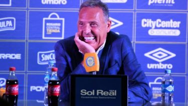 Miguel Russo reaccionó a la foto viral sobre los jugadores colombianos en la previa al clásico de Rosario.