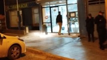 Imagen de Asalto en una farmacia de Fernández Oro: a punta de pistola robaron dinero y mercadería