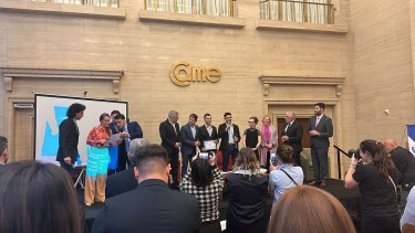 Axel Córdoba durante la premiación en el Congreso. Foto: Gentileza.