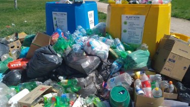 Vecinos reclamaron por la acumulación de basura en los barrios. Foto: Gentileza.