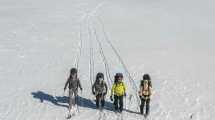 Imagen de Cuatro amigos, una travesía, 120 km por 14 montañas nevadas y el paraíso