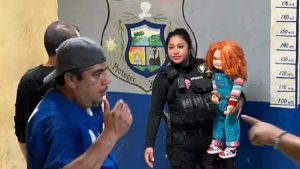 Insólito: la policía de México detuvo a un muñeco Chucky por supuestos robos