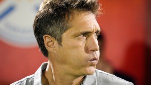 Guillermo Barros Schelotto, con un pie afuera de la selección de Paraguay