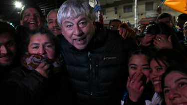 Walter Cortés celebró con la militancia en Bariloche, en una reñida elección. Foto: Chino Leiva