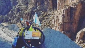Gabriel, el jubilado que con 67 años recorre la ruta 40 en bicicleta de norte a sur e inspira
