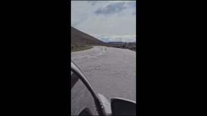 Video | Weretilneck fue sorprendido por el desborde del río Chico: «Alcanzamos a pasar»