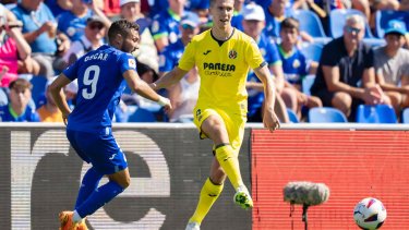 Juan Foyth pidió el cambio por una molestia muscular.