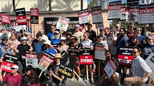 Los guionistas de Hollywood consiguen mejoras y levantan la huelga tras 148 días