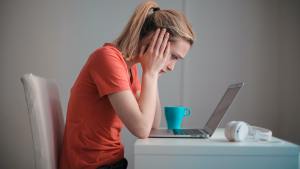 Jóvenes entre 24 y 30 años abandonan el trabajo por falta de líderes con soft skills