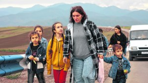 Otro masivo éxodo armenio: temen una “limpieza étnica”