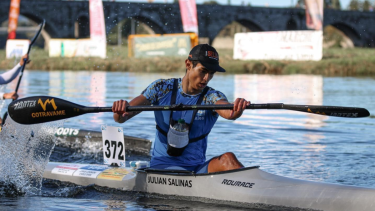 Julián Salinas, el joven palista de Choele Choel, estuvo cerca del podio en la prueba del K1 sub 23.