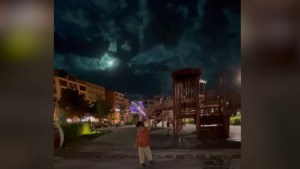 ¡Pedí un deseo! Un meteoro iluminó con colores el cielo nocturno de Turquía