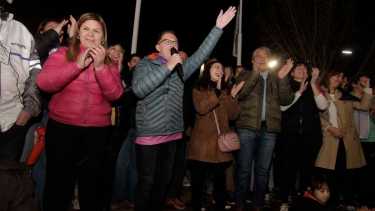 Los festejos se hicieron en la plaza central de la ciudad con presencia de militantes y referentes del espacio. Foto: Oscar Livera.