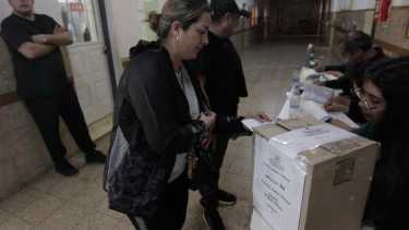 En el barrio Sapere se votó en el Colegio Santa Teresa, mientras que en Provincias Unidas lo hicieron en la escuela 235 (foto Oscar Livera)