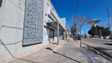 Los vecinos se encontraron con el cartel que advertía la inactividad (Foto: Andrea Vazquez)
