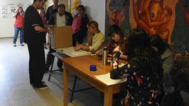 Terminaron las elecciones en el hospital de Roca. Foto: Juan Thomes