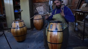 Los tambores artesanales de Pablo, desde Roca al país