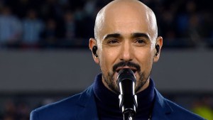VIDEO | La emocionante versión del himno que cantó Abel Pintos en el partido de la Selección