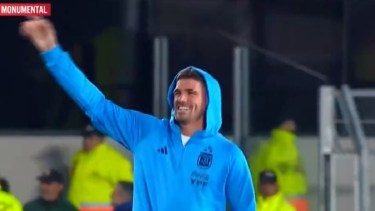El mediocampista enloqueció a la hinchada en la previa del partido. Foto: Captura. 