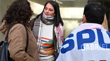 La secretaria general de Asspur, Cesira Mullaly afirmó que es “un detalle brutal de lo que denunciamos hace tiempo. Que las grandes faltas se cubren con exceso de guardias y hs extras”. Foto: Marcelo Ochoa